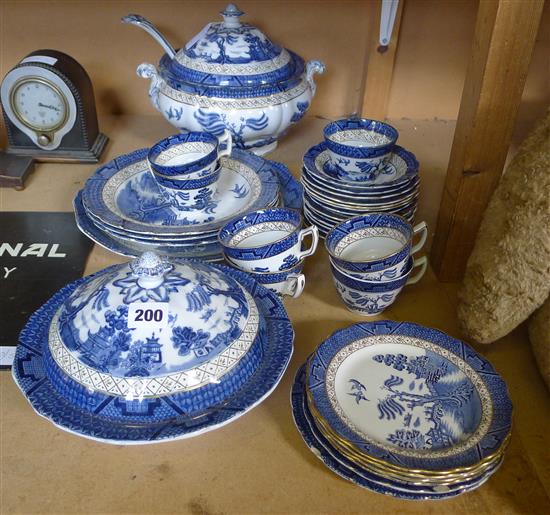 Quantity of Booths Real Old Willow tableware, inc. a large tureen with cover, stand & ladle